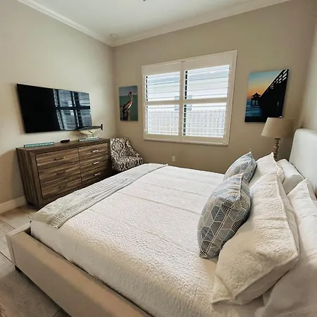 Bella Casa At The Beach 4 Bd Rms 2 En-Suites